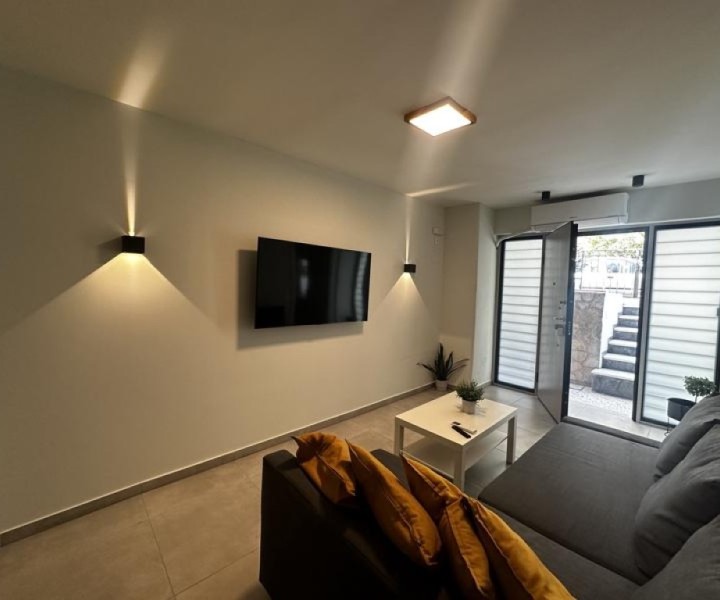 GR7 Neo Faliro, Piraeus, 69m2, €170.000   